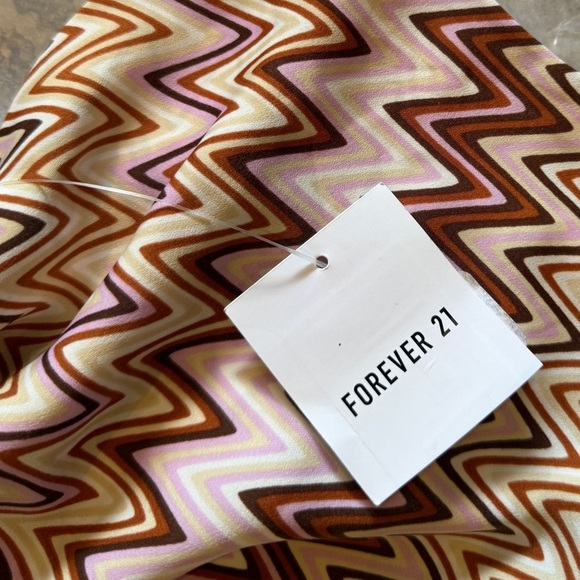 New Forever 21 Zigzag Patterned Spaghetti Strap Top size 2X - Picture 3 of 11
